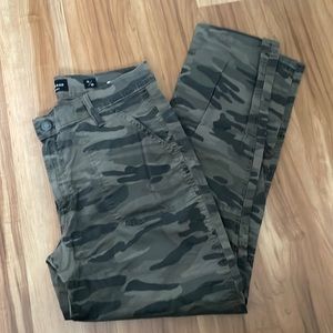 Lucky Brand Camo “The Cargo” Pant size 10/30
